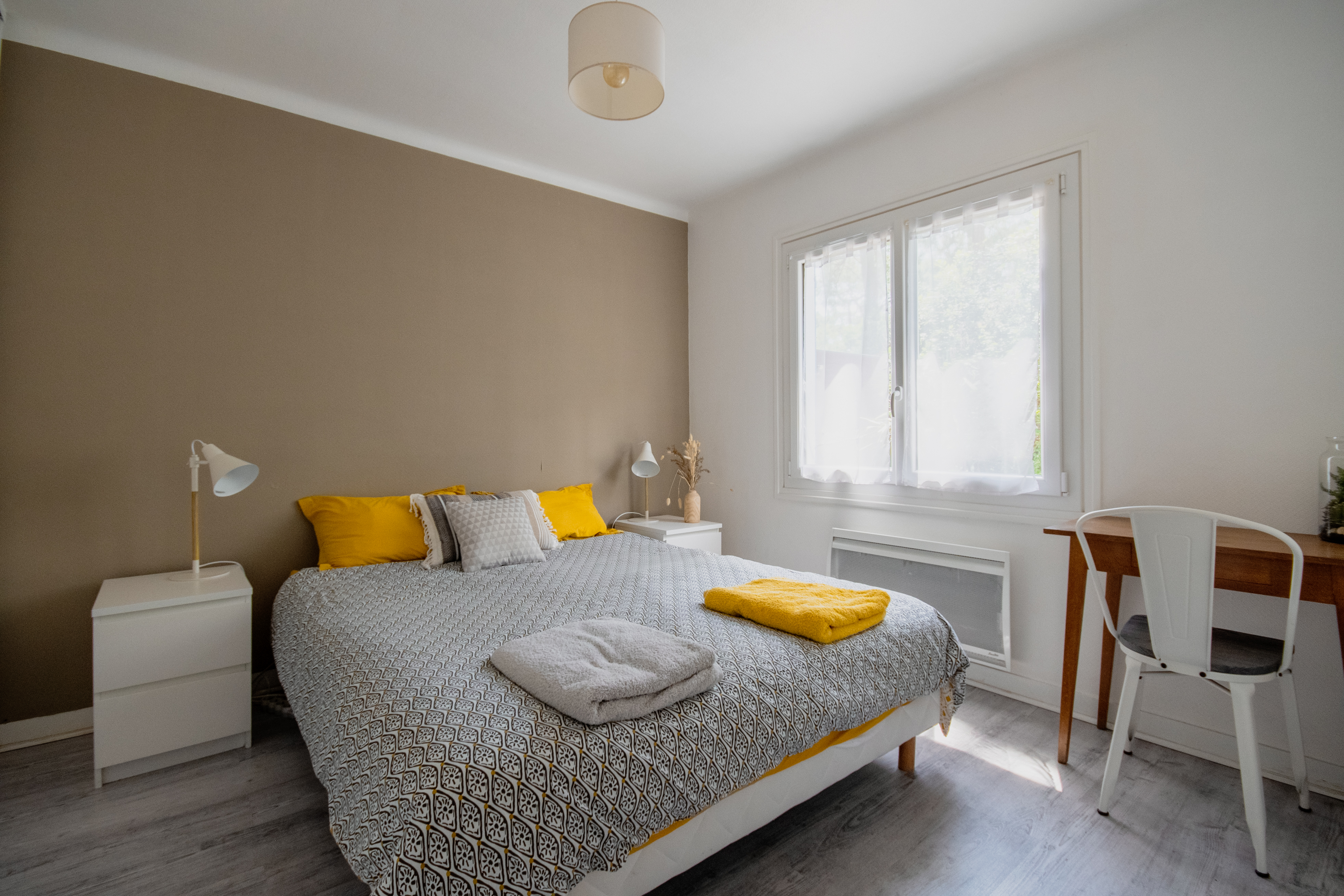 Chambre parentale avec vue jardin